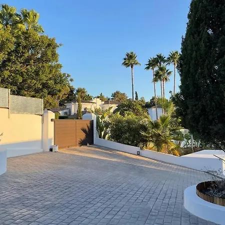 Villa New 4 Bed Designer Villa With Pool Sotogrande