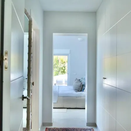 Villa New 4 Bed Designer Villa With Pool Sotogrande
